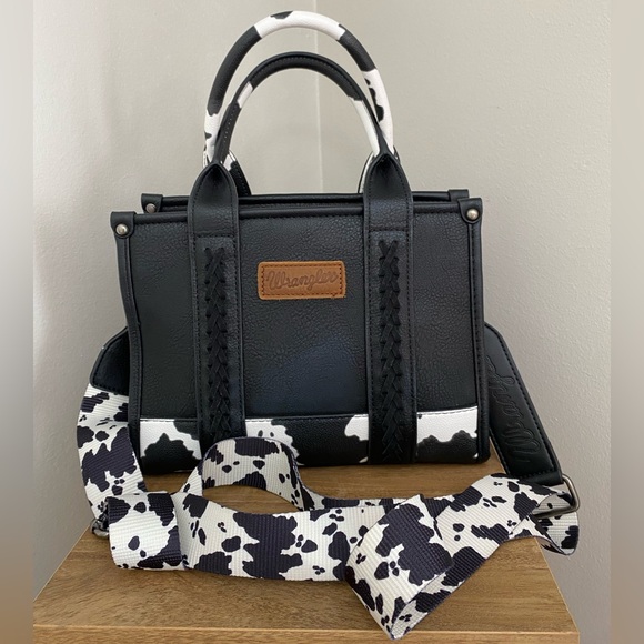 Wrangler Handbags - Wrangler Black and White two way Bag